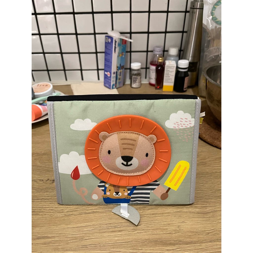[Preloved] Taf Toys- Tummy Time Book / Buku Tummy Time