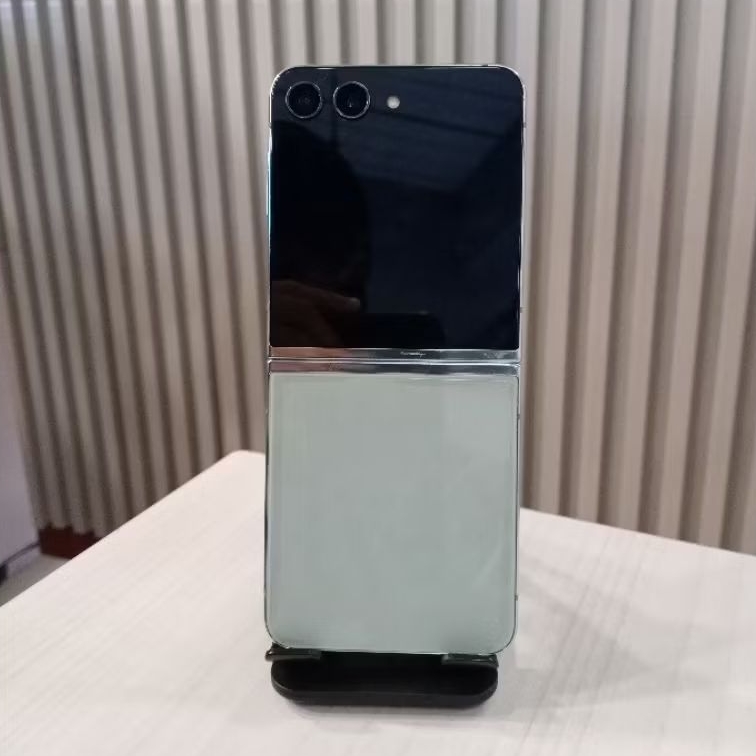 Samsung Galaxy Z flip 5 8/256GB Second Resmi Berkualitas