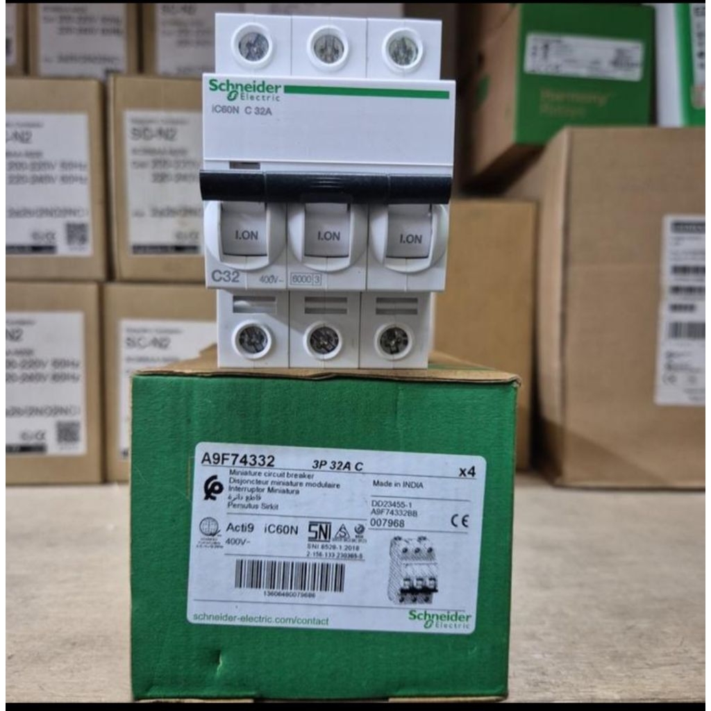MCB SCHNEIDER IC60N 3P 32A/MCB IC60N 3P 32A SCHNEIDER ORIGINAL