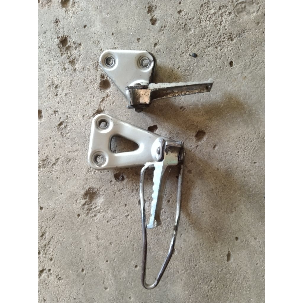 step / pijakan kaki belakang klx