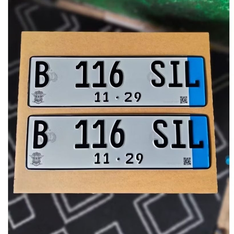 plat mobil listrik reflektif putih barcode sepasang