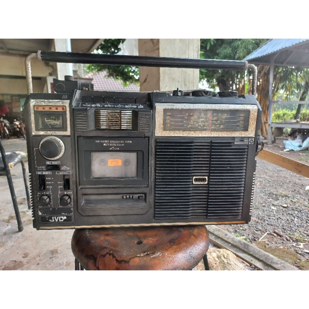Radio Tape JVC RC 525SN Zoom Shooter nyala