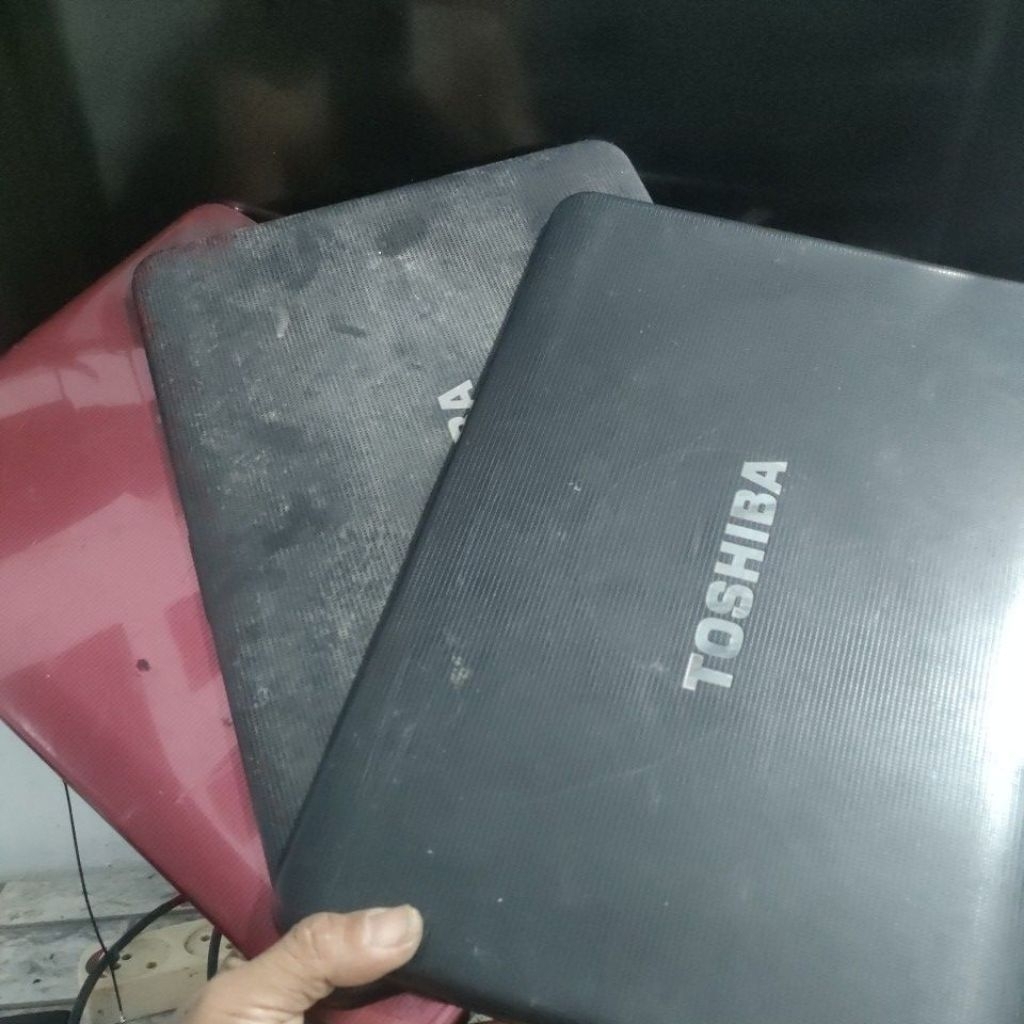 kesing /cas LCD  laptop Toshiba c800