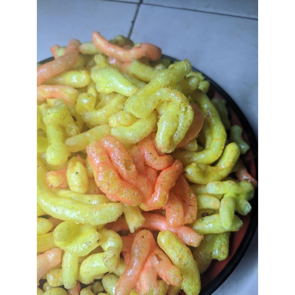 

krupuk gurilem/krupuk mie/krupuk warna warni pedas gurih daun jeruk