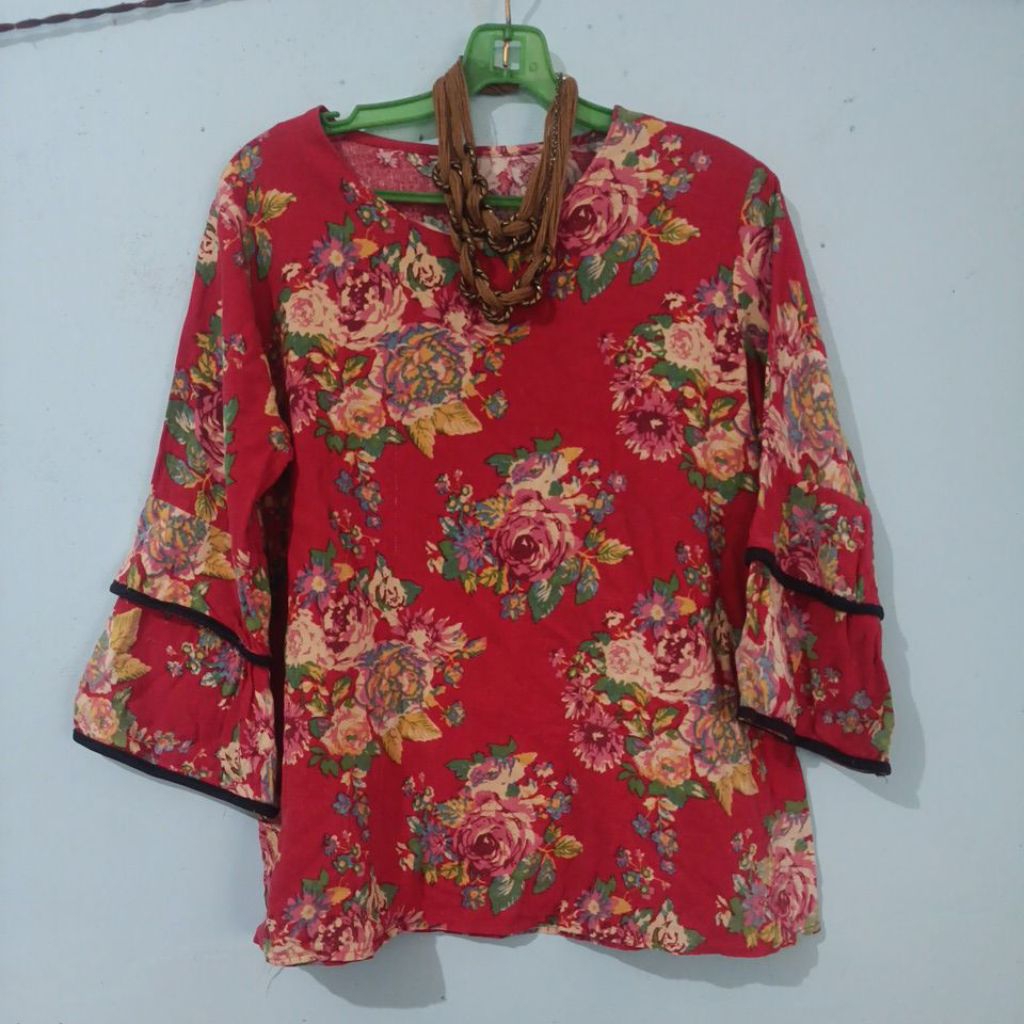 Blouse / Atasan Bunga Merah Prelove