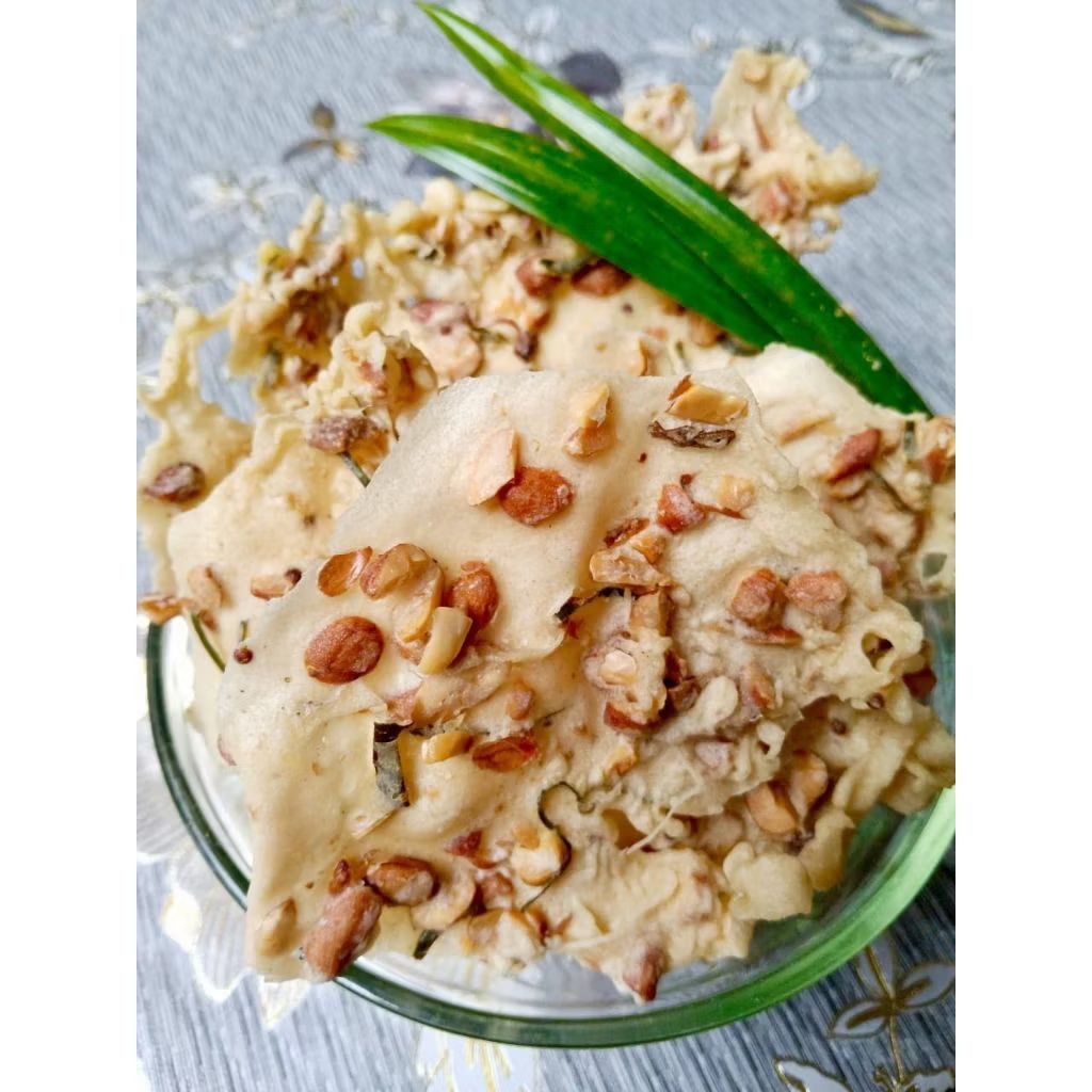 

Peyek / Rempeyek Kacang daun jeruk renyah gurih 250 gram, 500 gram, 1000 gram