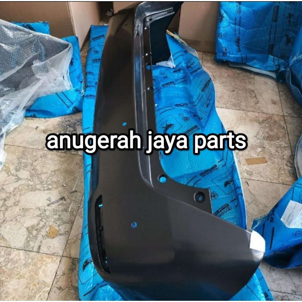 Bumper Belakang / Bemper Belakang Innova Venturer Facelift 2021 up Original