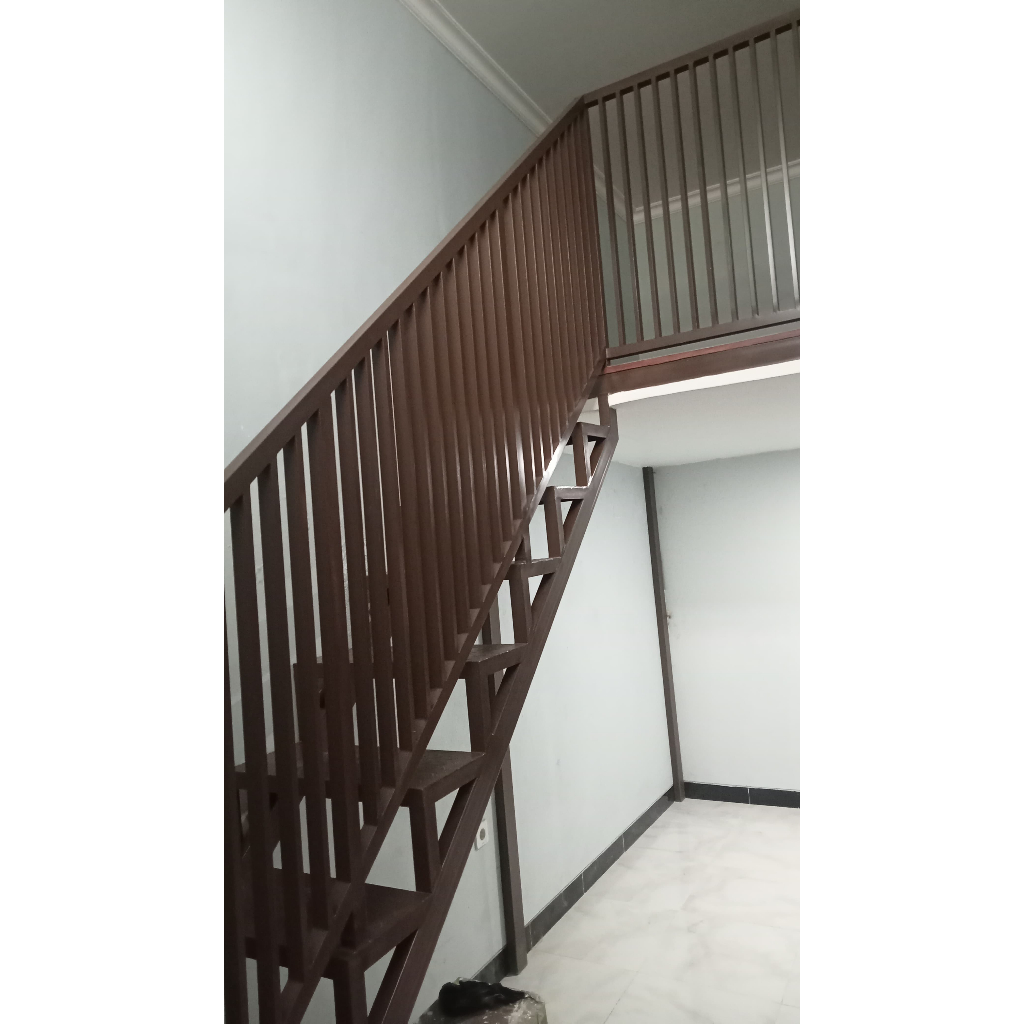 Mezzanine indoor minimalis / Mezzanine kamar