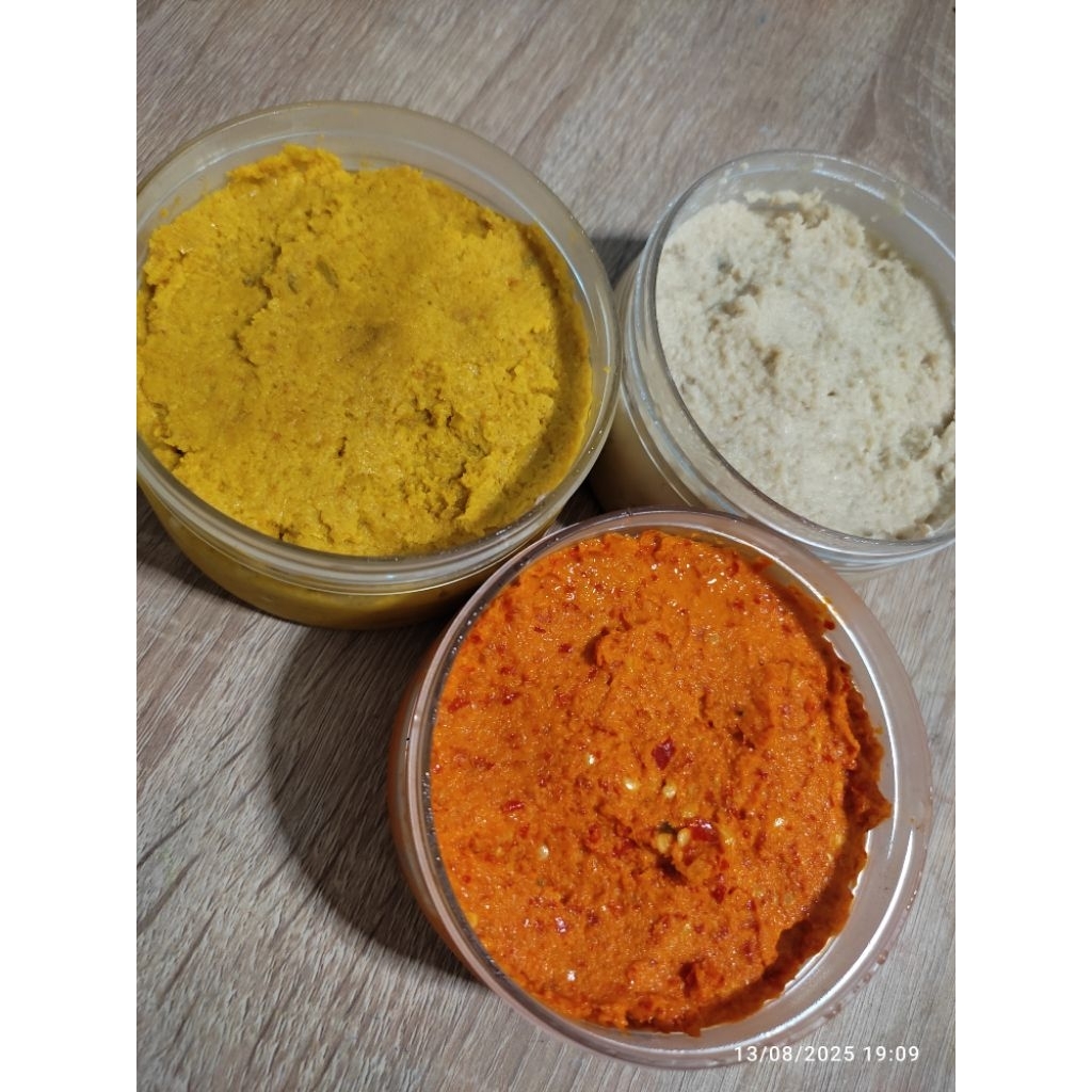 

Bumbu dasar merah| Bumbu dasar kuning | Bumbu dasar putih