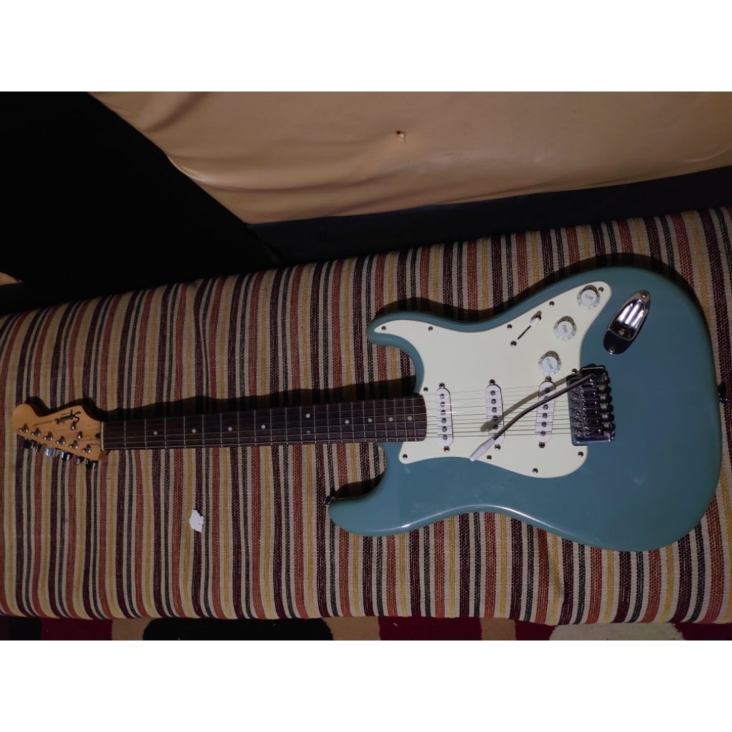 GUITAR SQUIER STRAT BULLET (LIKE NEW);