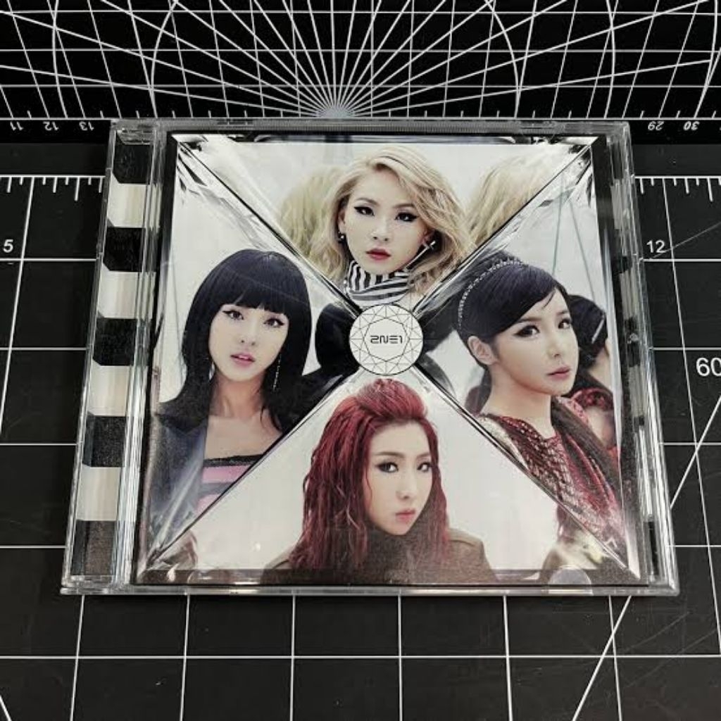 2NE1 CD Album - CRUSH