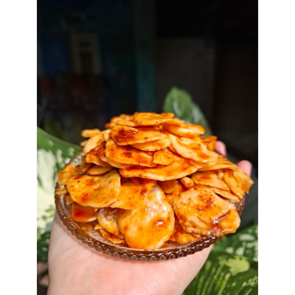 

KERUPUK SEBLAK KERING DAUN JERUK GURIH 250 GRAM