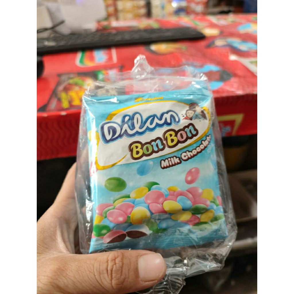 

Dilan Bon Bon milk chocolate coklat enak dan murah 1 rcg isi 10