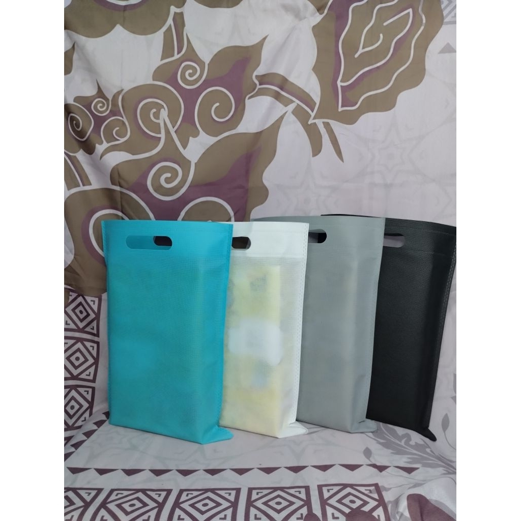 

HARGA PERLUSIN "12 PCS" )goodiebag oval 20x25 cm - tas kain - tas oval - tas souvenir - tas ulang tahun Tas Spunbond Oval - Goodie Bag - Tas Belanja - Tas Ramah Lingkungan