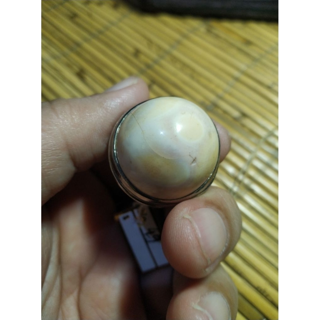 Batu Bacan Putih Tua Natural Unik 49/1004