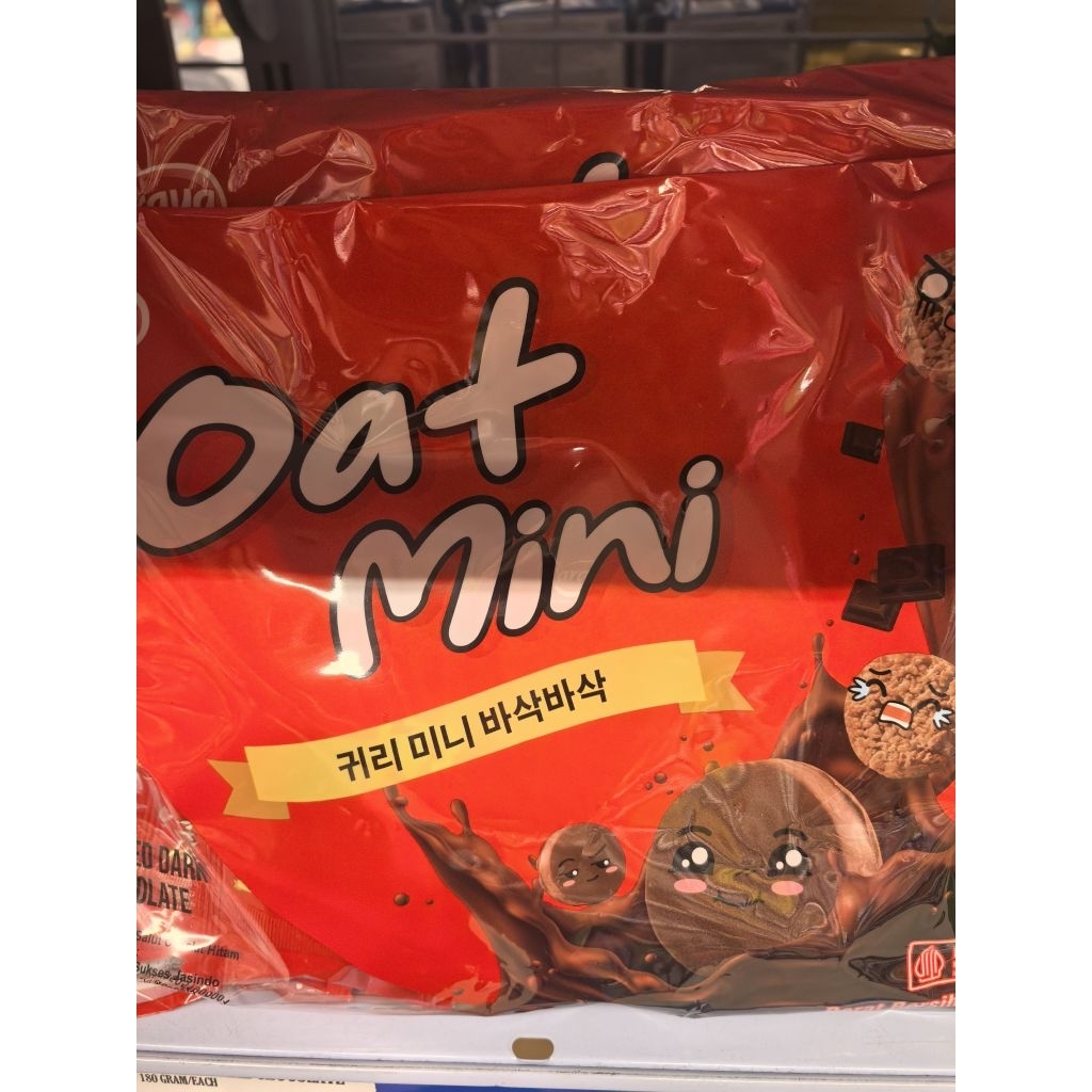 

180gr Naraya oat mini oatchoco coated matcha. oat mini chocolate. oat mini matcha