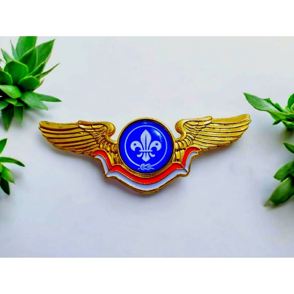 

Pin Pramuka Wing logam warna gold Logam premium elegan penegak/pengalang/pandega bisa custom logo sendiri
