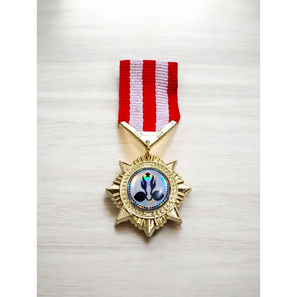 

Tiska pramuka Umum logam warna gold tebal premium logo hologram bisa custom logo sendiri juga stok terbatas