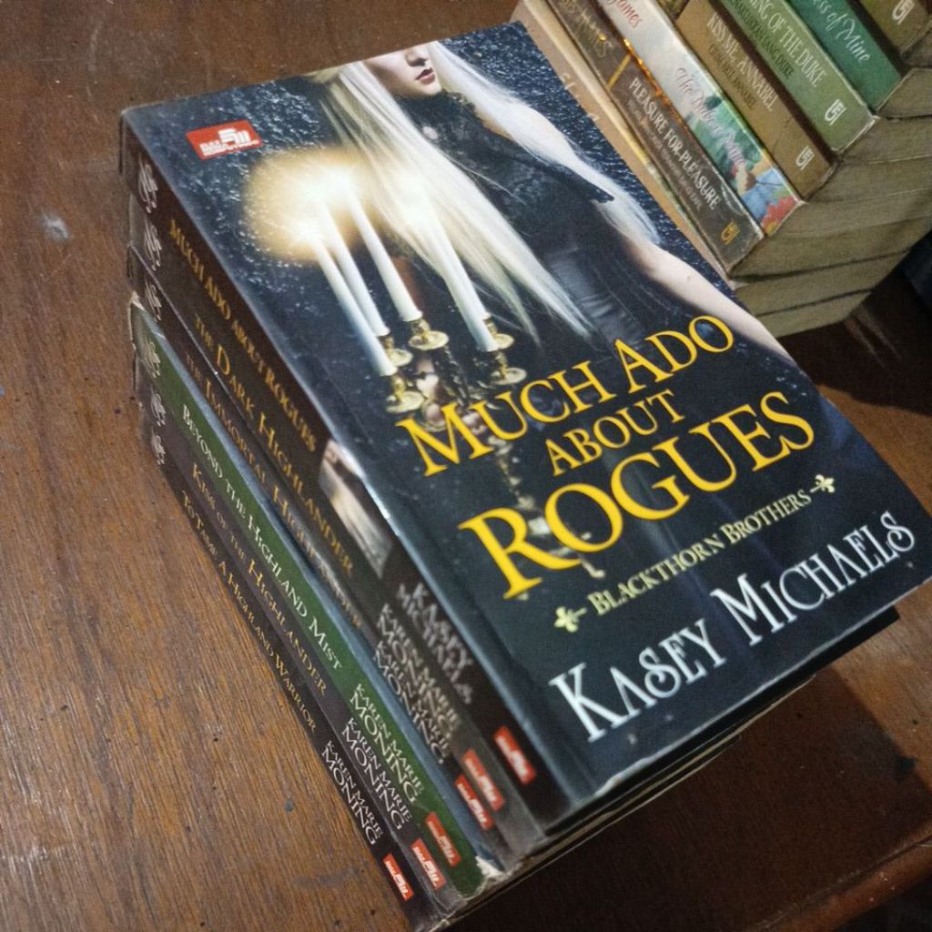 NOVEL KAREN MARIE MONING