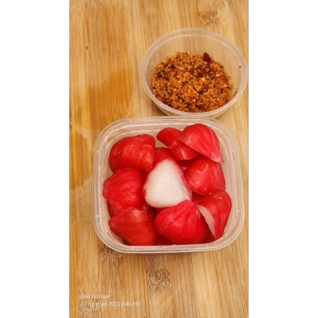 

Asinan Nyesss! jambu air bumbu bangkok