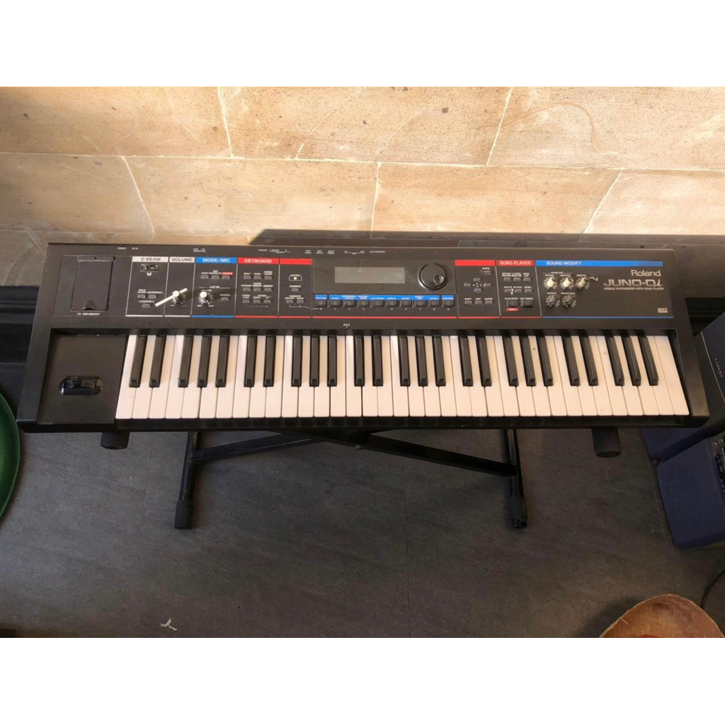 Roland Juno Di bekas keyboard piano