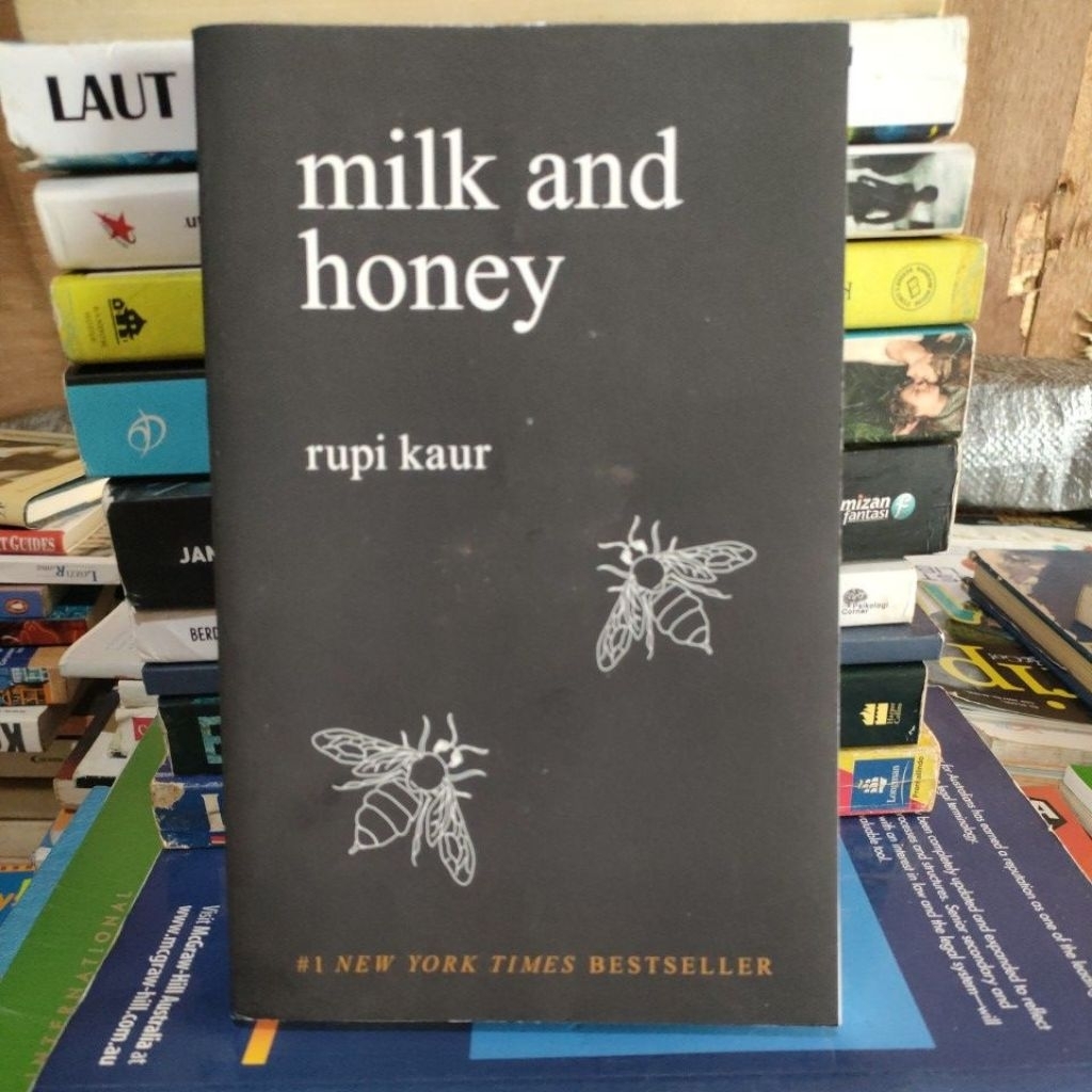 Buku original Milk and Honey by Rupi Kaur