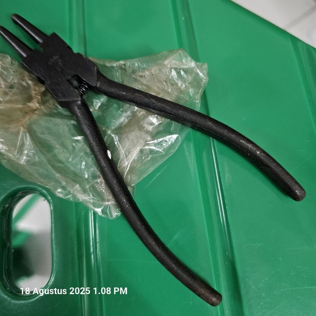 Tang circlip bengkok internal. A-TW