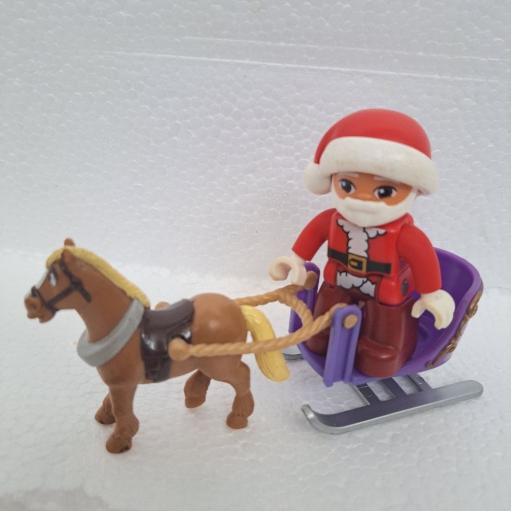 Mainan Figur Santa Berkuda