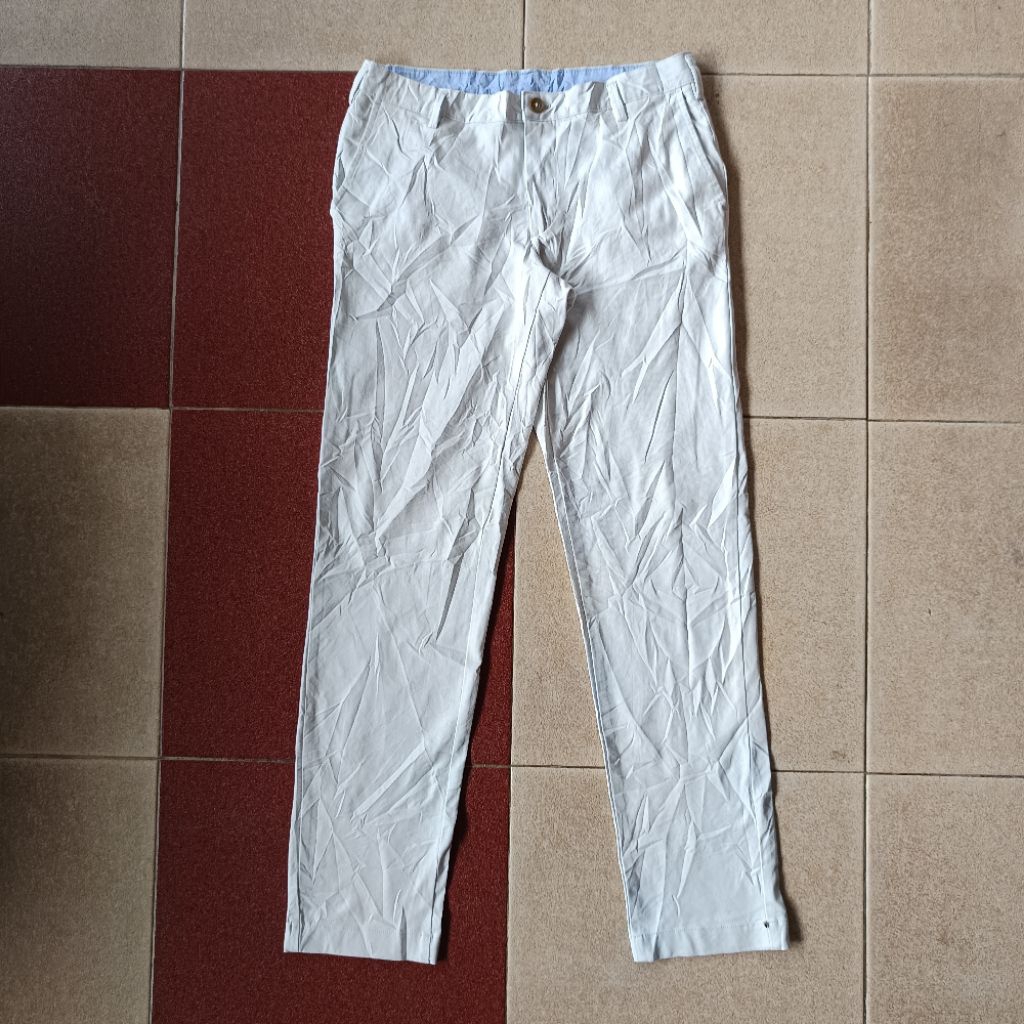 celana panjang chinos cowok putih