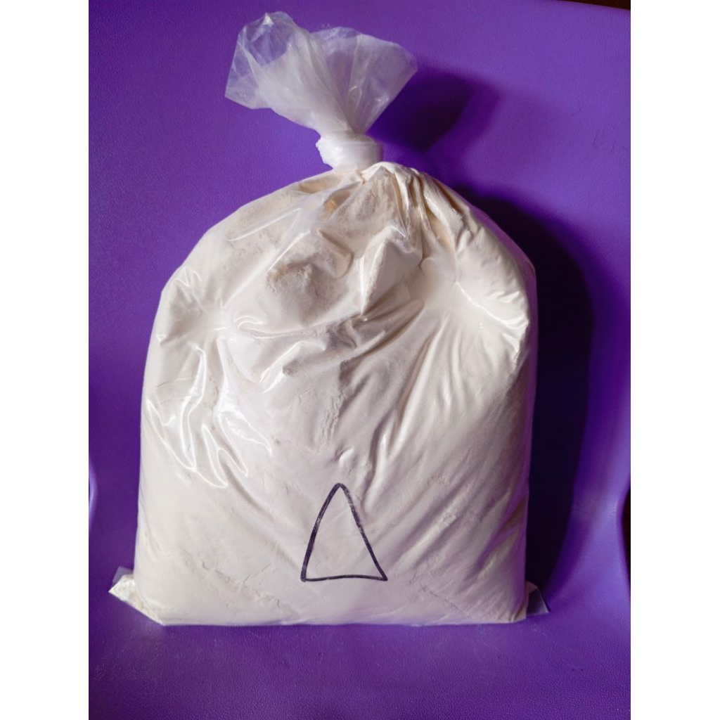 

TERIGU SEGITIGA BIRU CURAH 1Kg