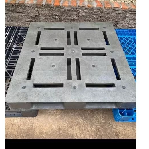 

palet plastik ukuran 110x110x15 cm wajid