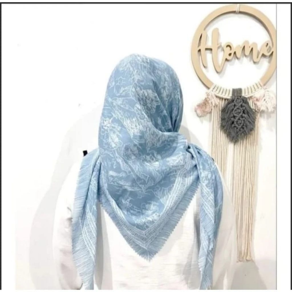 Hijab Segi Empat Voal Motif Gunung Biru Muda Finishing Lasercut