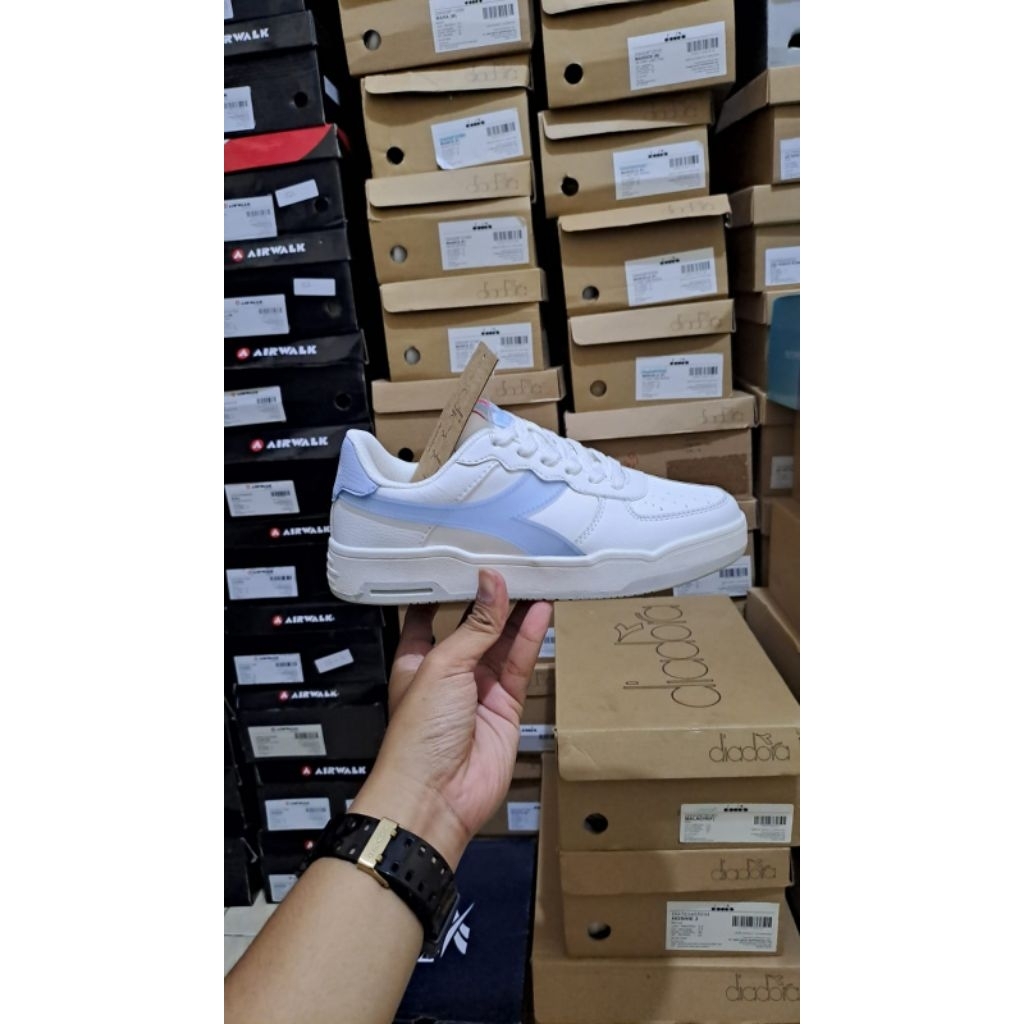 Sepatu Diadora McKenzie Women's Casual Warna White Blue