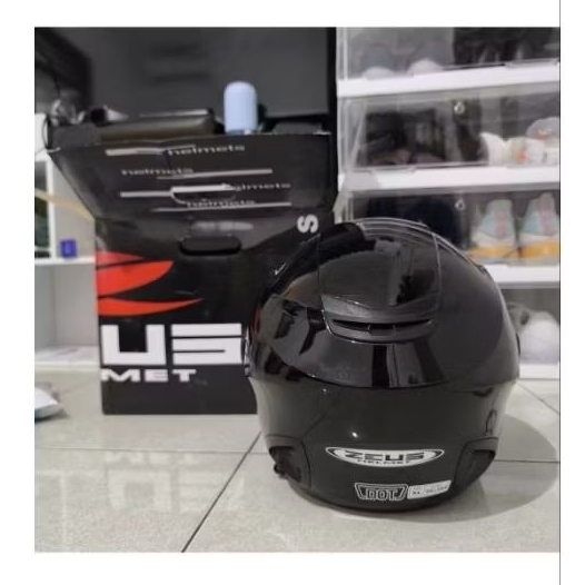 Helm Zeus 611C Full Face Size XL Warna Hitam Glossy