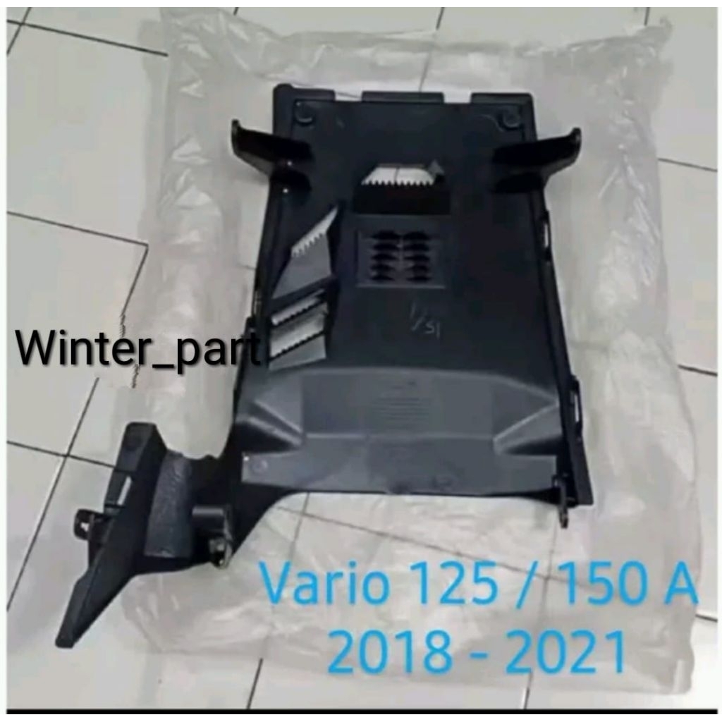Footrest Dek Lantai Bawah Kolong A VARIO 125 | VARIO 150 2018-2021