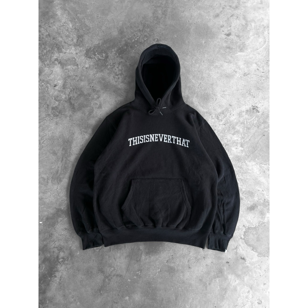 THISISNEVERTHAT- ARCH LOGO HOODIE BLACK