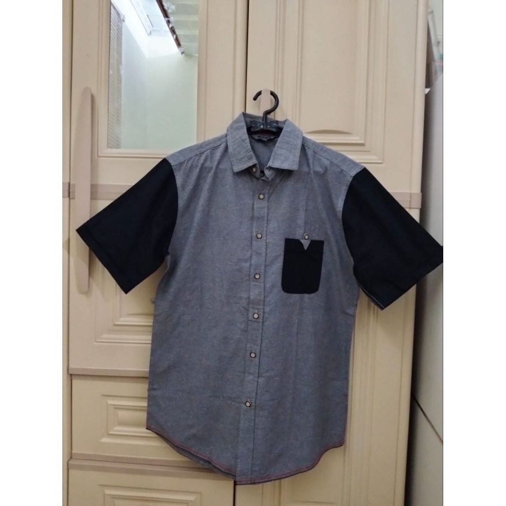 Kemeja Pria Polos by DETAILS [PRELOVED]