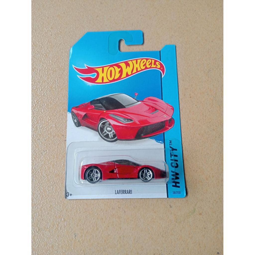 Hotwheels LaFerrari merah