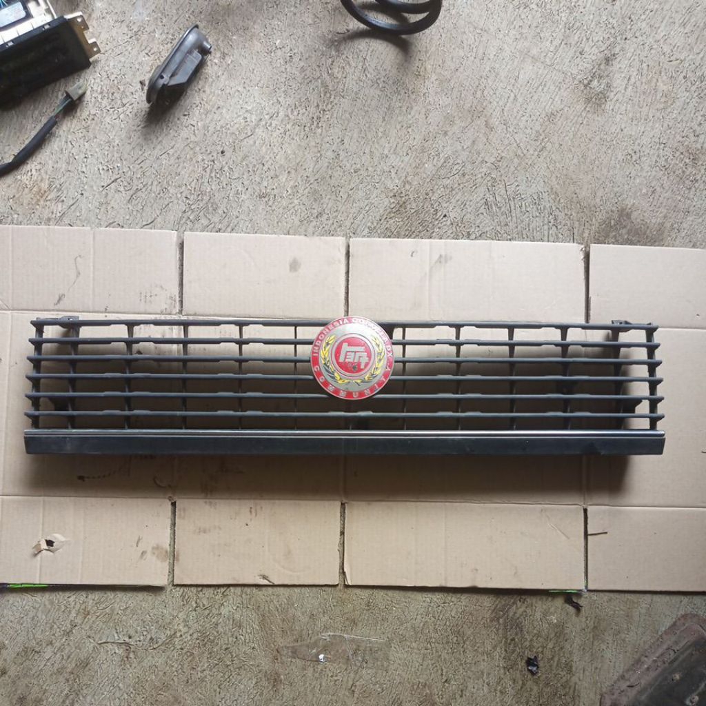 grill Toyota Corolla dx 82-83