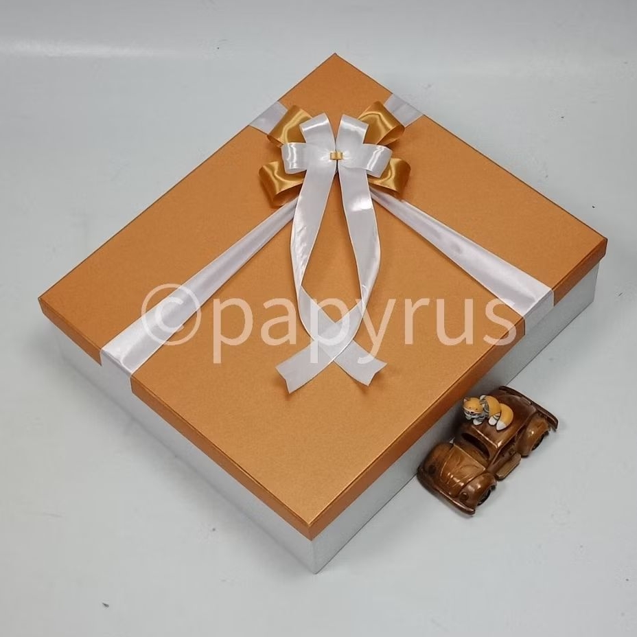 

PAPYRUS Kombinasi 35x40 Tinggi 10cm Kotak Kado Gift Box Hardbox Hampers V3
