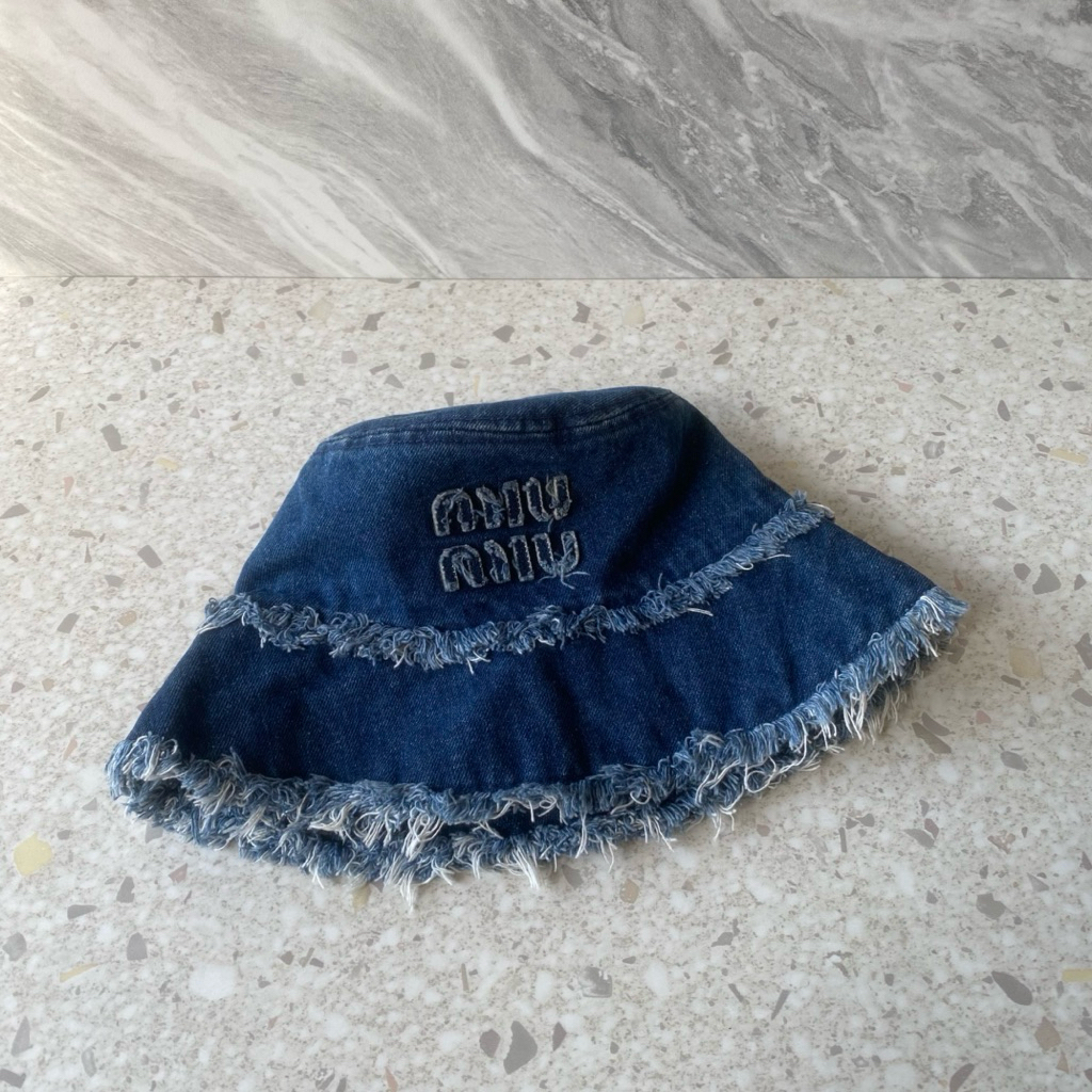 Topi Denim Bucket Bordir Miu Miu Look – Aksesoris Fashion Wanita Streetwear Premium