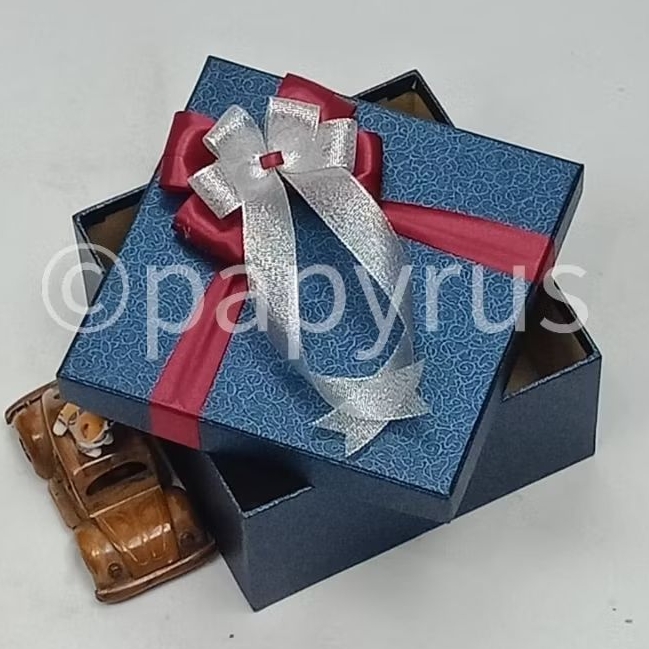 

PAPYRUS 20x20 Tinggi 8cm Kotak Kado Gift Box Hardbox Hampers Hadiah V1