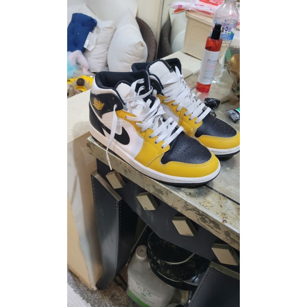 Nike Air Jordan 1 Mid Pria Sepatu Basket Kuning Ochre Kondisi Jarang Dipakai, Bekas (Original 100%)