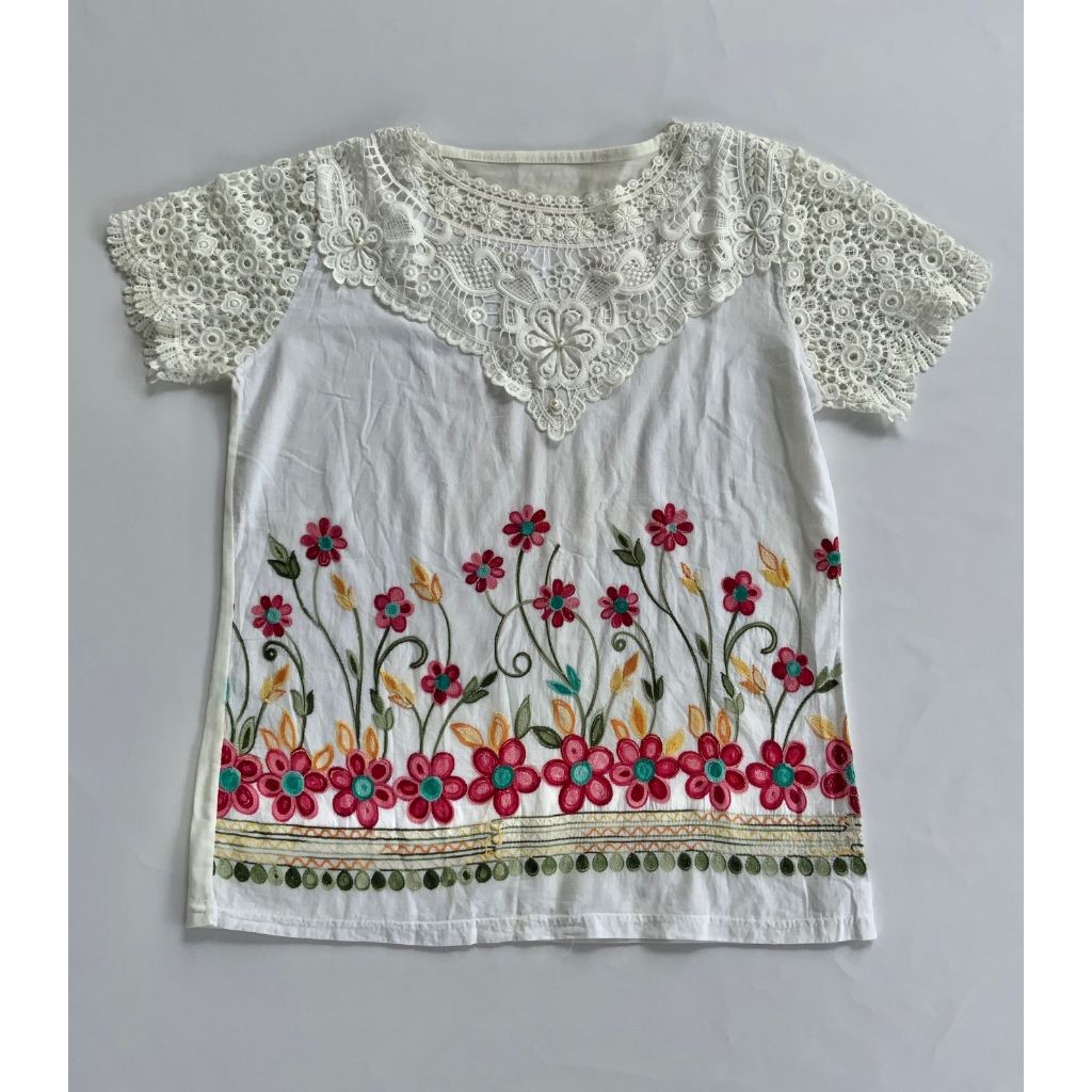 Blouse Putih Lengan Pendek Bunga 012