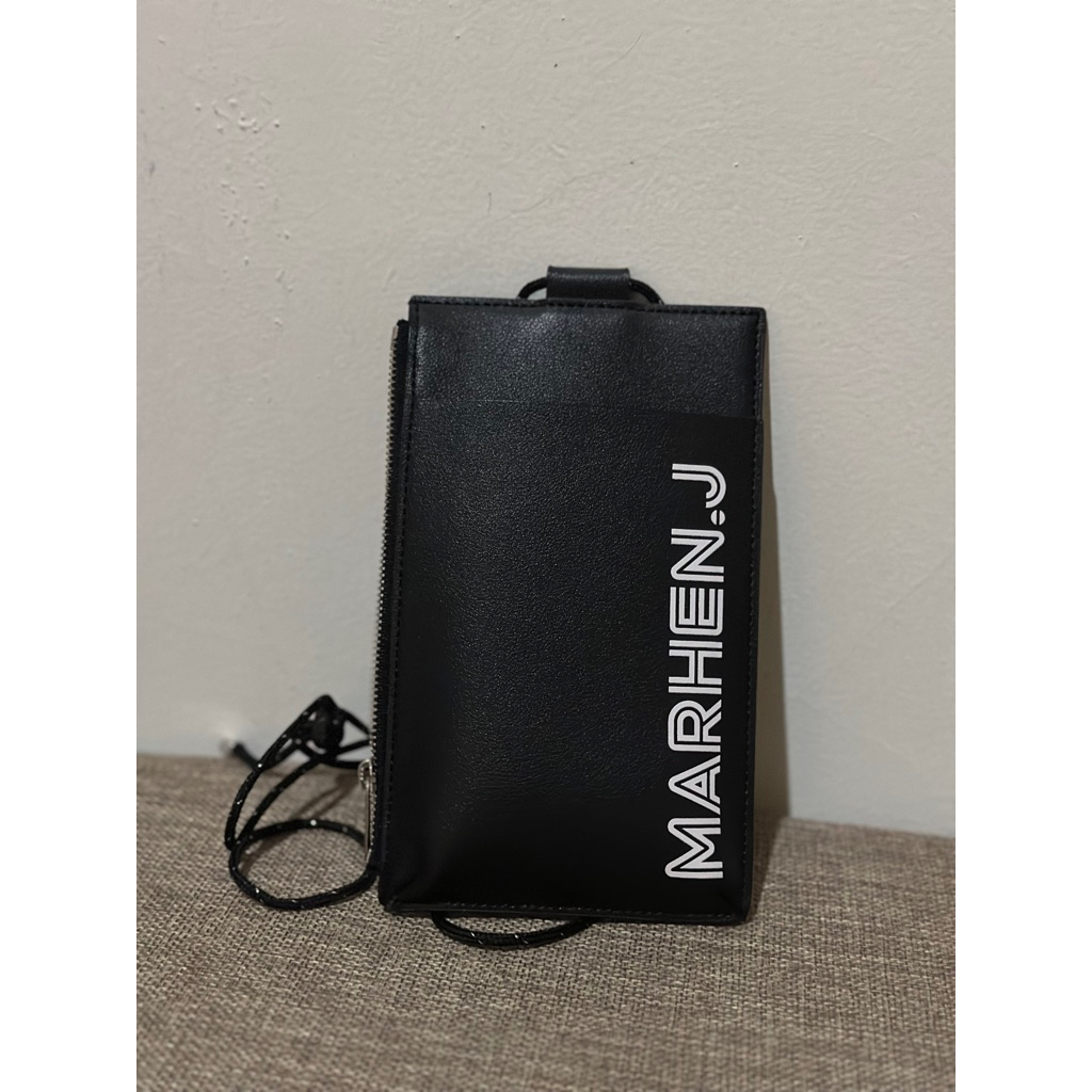 Marhen J Lolly Black