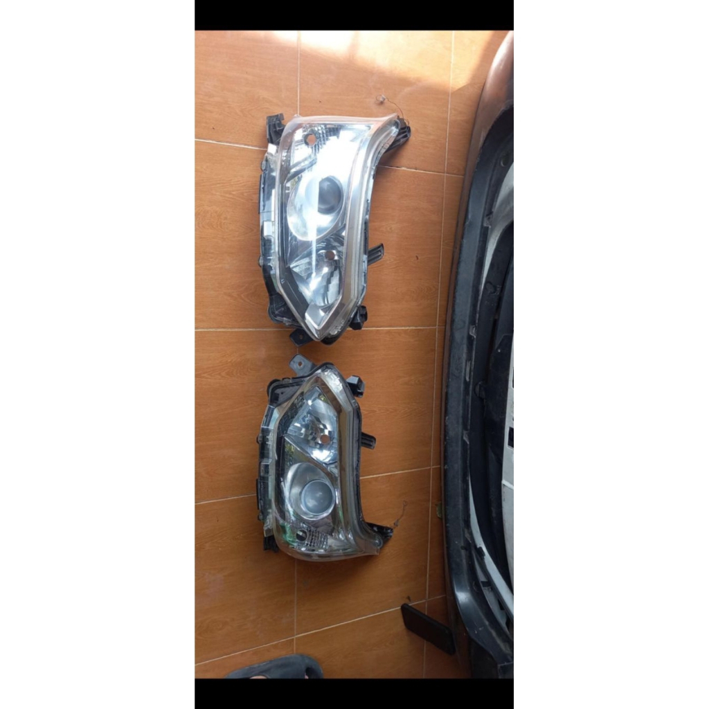 Headlmp lampu depan avanza veloz 2016/2018