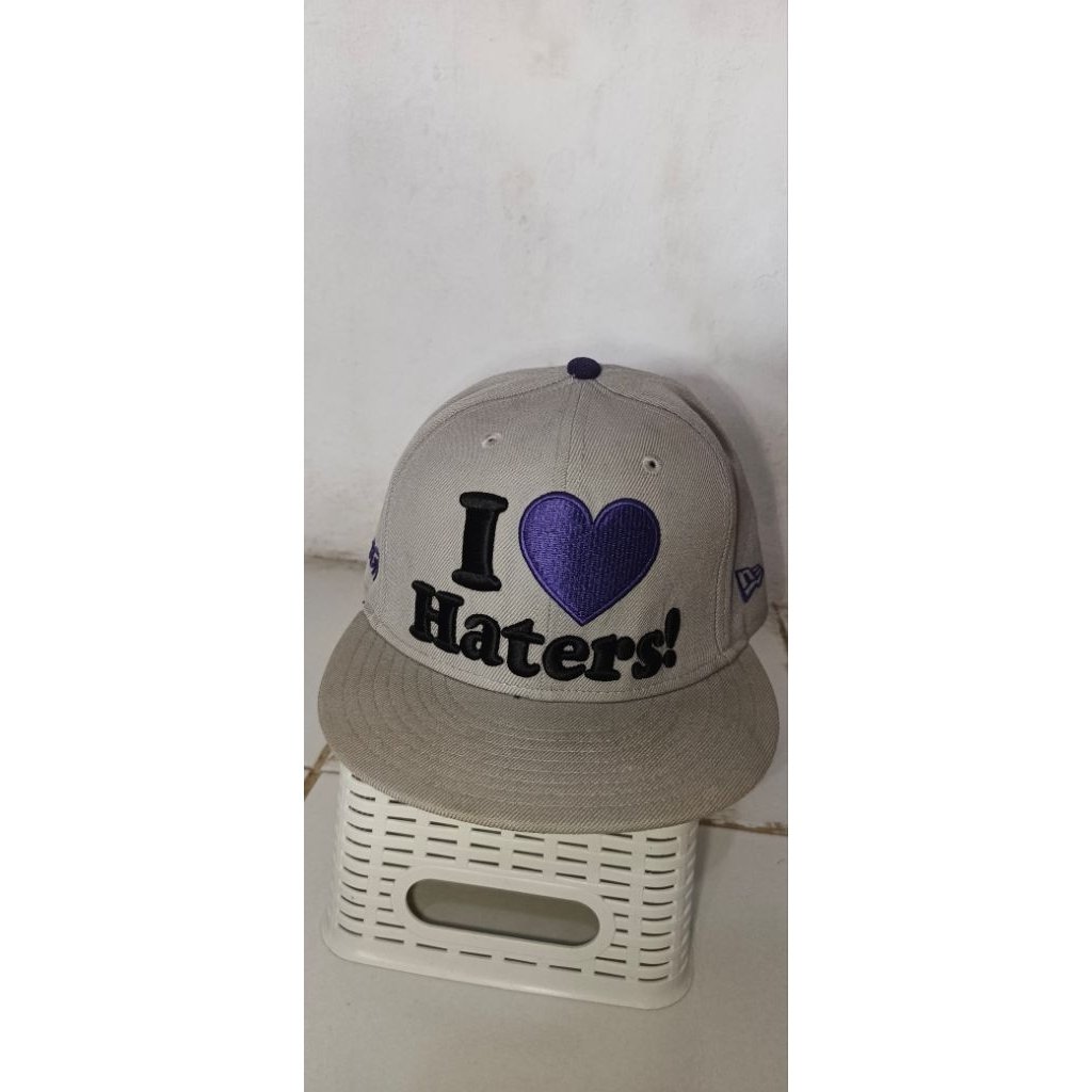 Topi snapback new era x dgk