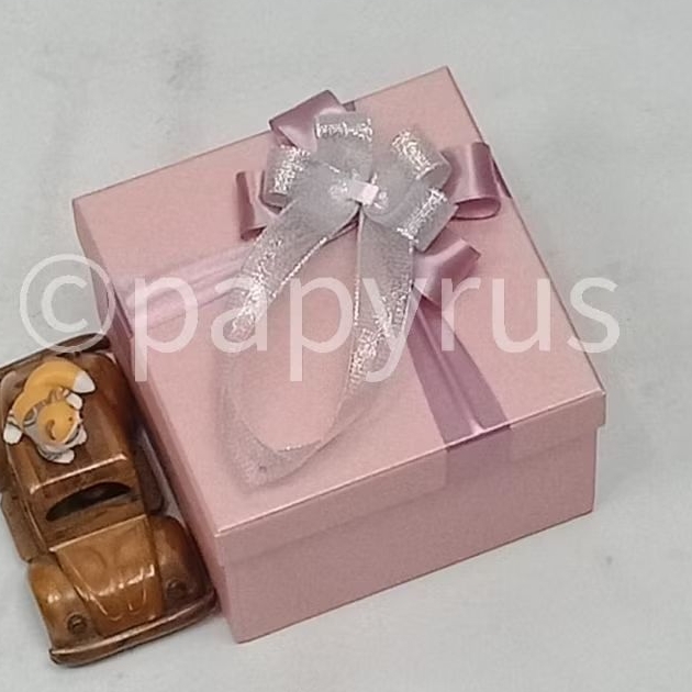 

Papyrus 15x15 Tinggi 10cm Kotak Kado Gift Box Hardbox Hampers Hadiah V3