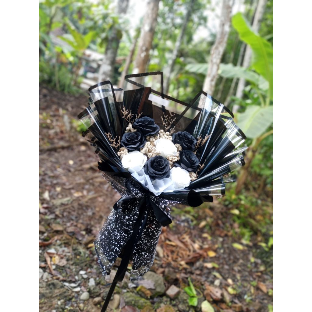 BUKET BUNGA HITAM PUTIH, BUKET BUNGA MAWAR, BUKET MURAH