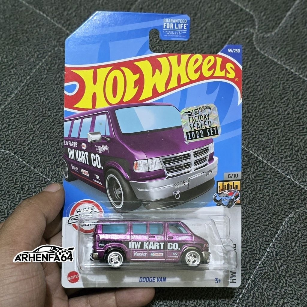 Hotwheels STH Dodge Van FS 2022 Super Treasure Hunt